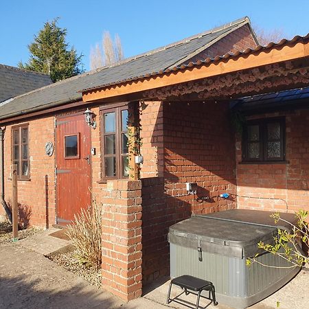 Swallows Nest Guest House - With Hot Tub Abergavenny Exteriér fotografie