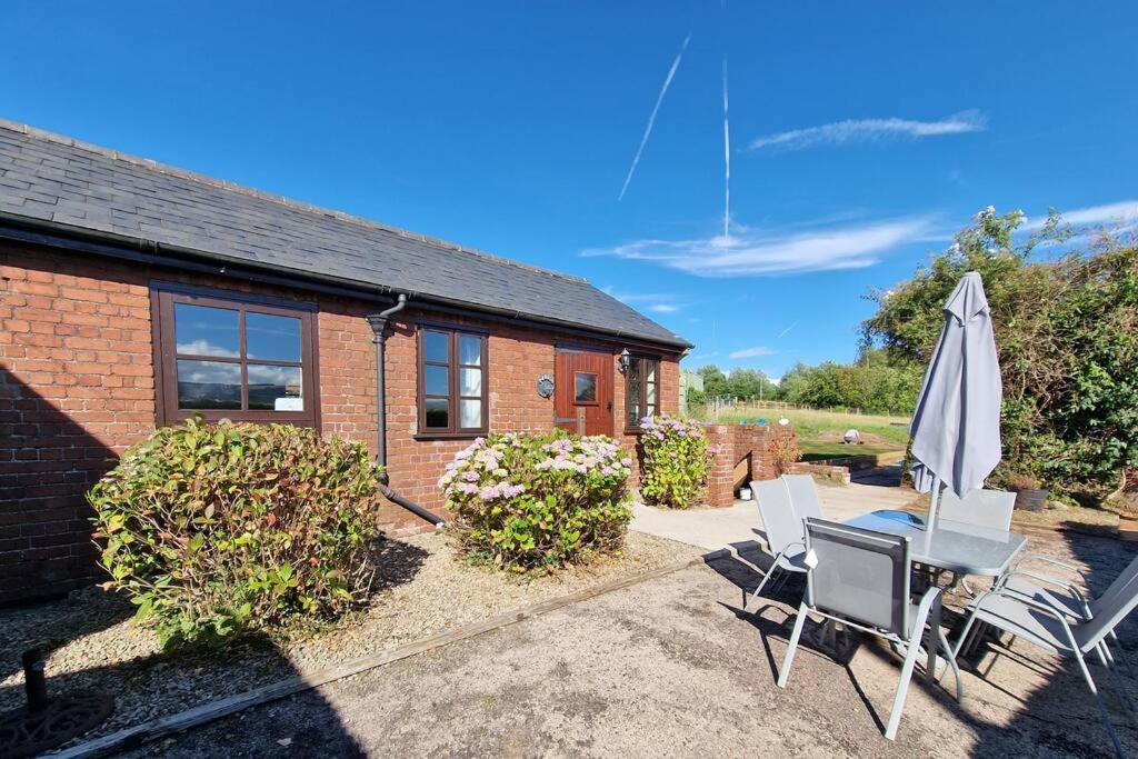 Swallows Nest Guest House - With Hot Tub Abergavenny Exteriér fotografie