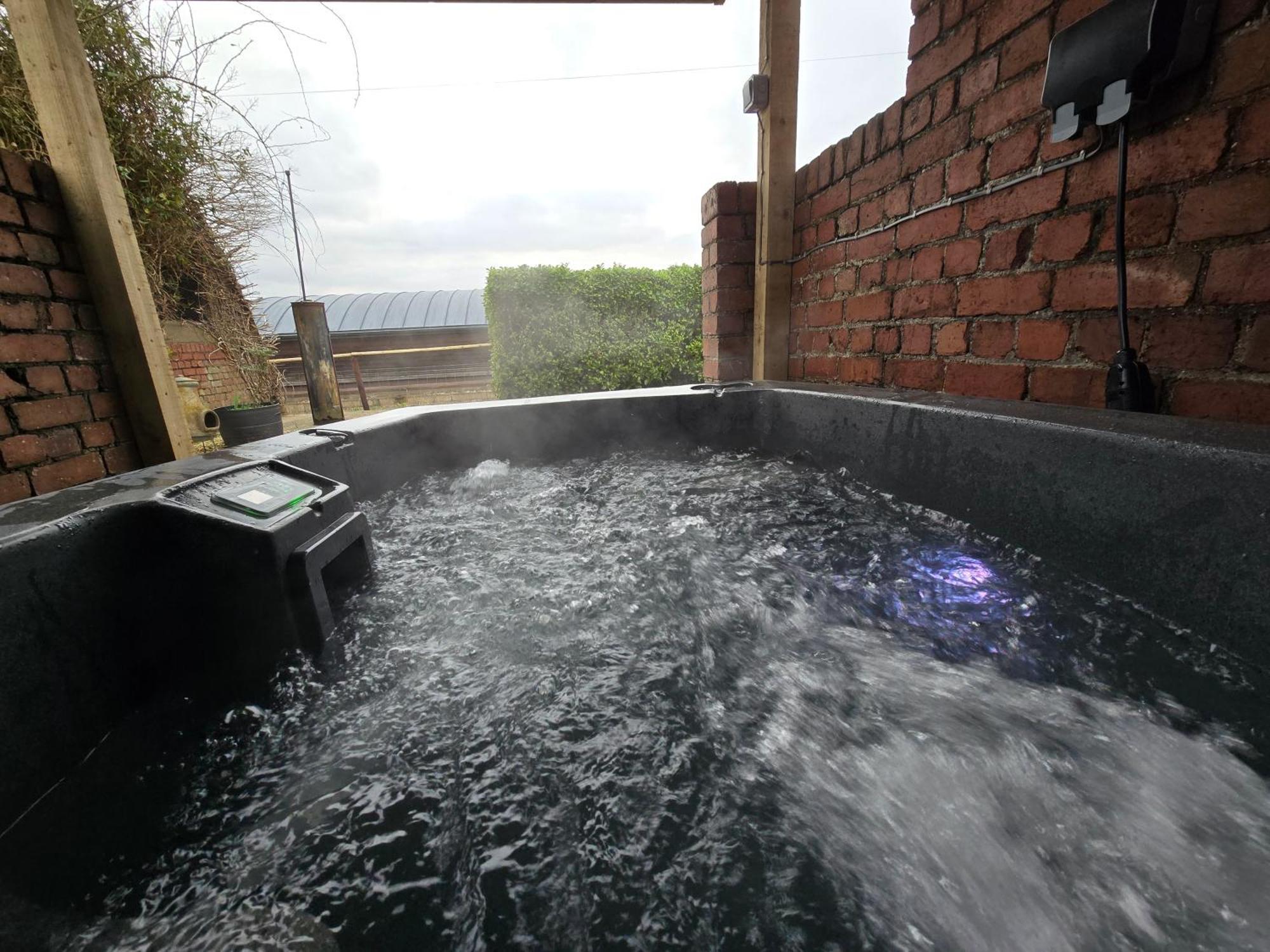 Swallows Nest Guest House - With Hot Tub Abergavenny Exteriér fotografie